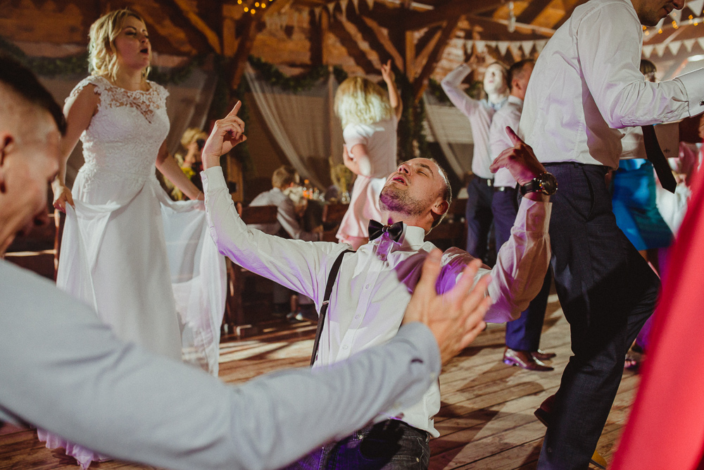 wesele w stodole - rustykalny ślub wrocław dolnyśląsk fot Krystian Papuga